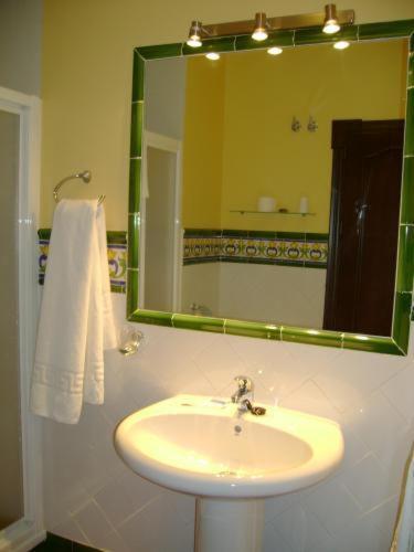 Santa Cruz Hotel Los Palacios Y Villafranca Ngoại thất bức ảnh